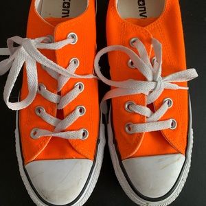 Women’s converse